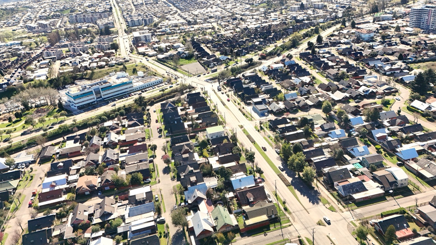 Vista aérea de Av. Javiera Carrera, Temuco, hacia el norte